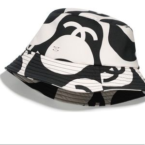 Chanel bucket hat black and white size s